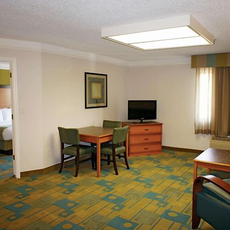 La Quinta By Wyndham St. Pete-Clearwater Airport Hotel Buitenkant foto